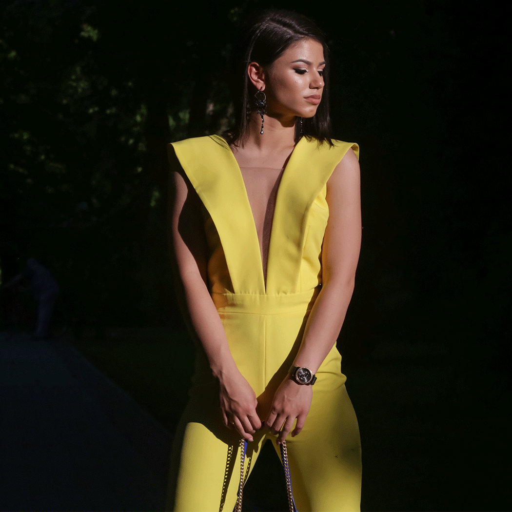 Eleganckie kombinezony damskie do 150 zł w 5 stylizacjach. Tanie propozycje na różne okazje